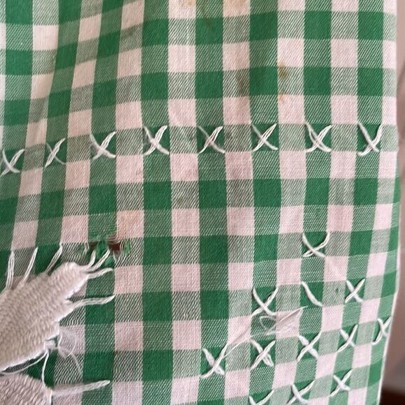 Sweet Vtg green & white checked apron with crochet hem - Picture 5 of 7
